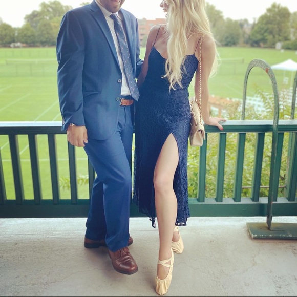 Reformation lace Juliette dress in Navy - size 0 - Picture 4 of 9